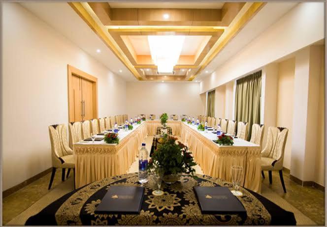 The Celestial Park, Bhopal Hotel Buitenkant foto